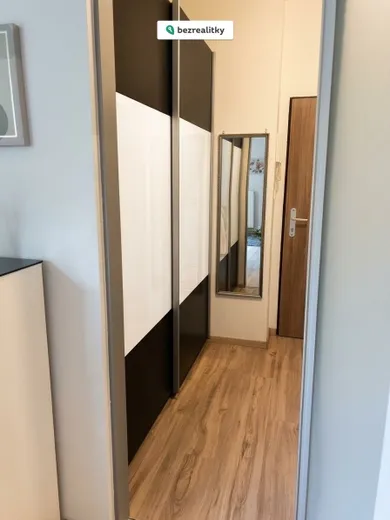 Na predaj 1-izbový byt, 38 m², Bratislava-Petržalka