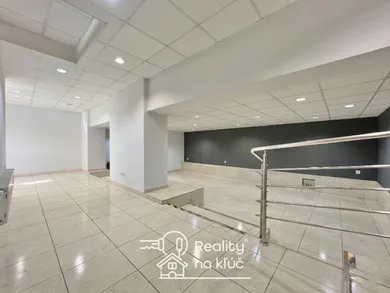 Na prenájom komerčné, 72 m², Nové Zámky, M. R. Štefánika
