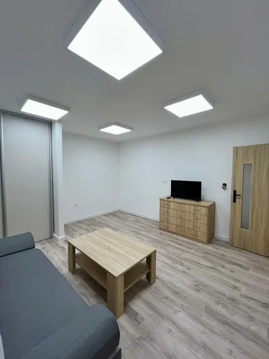 Na prenájom 1-izbový byt, 42 m², Zlaté Moravce, 1. mája
