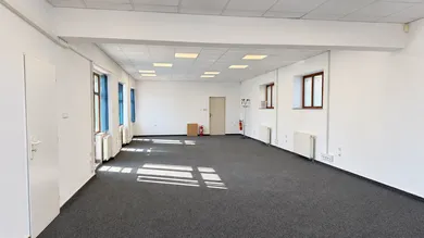 Na prenájom komerčné, 100 m², Levice, Nám. E. M. Šoltésovej