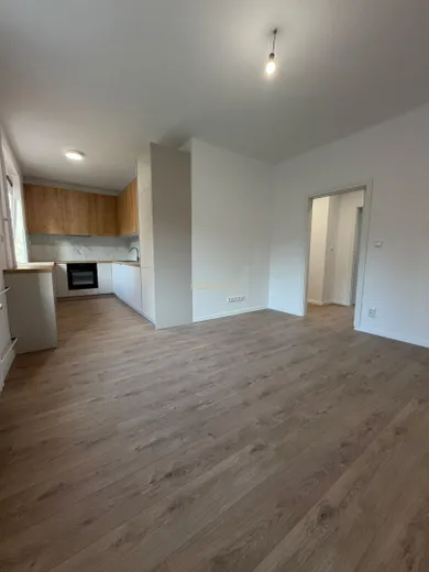 Na predaj 4-izbový byt, 81 m², Bratislava-Ružinov, Drieňová
