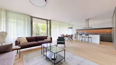 Byty na prenájom 4-izbový, Bratislava-Staré Mesto · €3 400