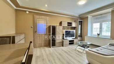 Na prenájom 2-izbový byt, 51 m², Hlohovec