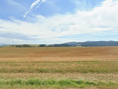 Na predaj pozemok, Dubové