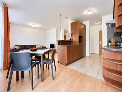 Na prenájom 3-izbový byt, 100 m², Bratislava-Staré Mesto