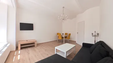 Na predaj 2-izbový byt, 70 m², Bratislava-Staré Mesto