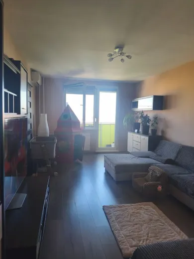 Na prenájom 3-izbový byt, 78 m², Nové Zámky, Nábrežná