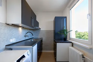 Na predaj 1-izbový byt, 31 m², Bratislava-Dúbravka, Bazovského