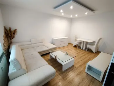 Na prenájom 2-izbový byt, 53 m², Banská Bystrica, Trieda SNP