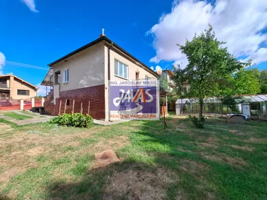 Na predaj 4-izbový dom, 194 m², Trávnica, Za parkom