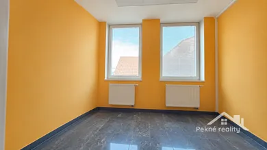Lokale komercyjne na wynajem, Zvolen · €136