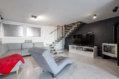 Na predaj 4-izbový byt, 91 m², Vinné