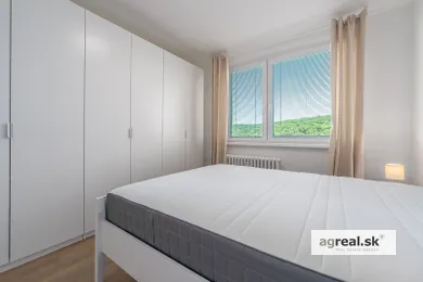 Na predaj 3-izbový byt, 68 m², Bratislava-Karlova Ves, Púpavová