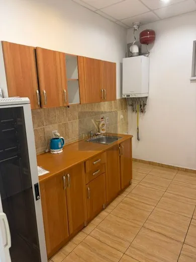 Na prenájom komerčné, 60 m², Trnava, Ulica Hlavná