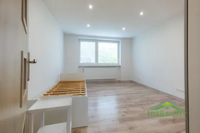 Na predaj 3-izbový byt, 78 m², Podolie