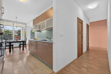 Na prenájom 4-izbový byt, 113 m², Bratislava-Ružinov, Mraziarenská