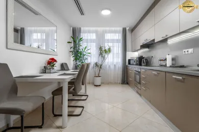 Na predaj 2-izbový byt, 75 m², Bratislava-Staré Mesto, Námestie 1.mája