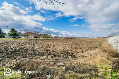 Na predaj pozemok, 742 m², Bratislava-Jarovce, Chotárna