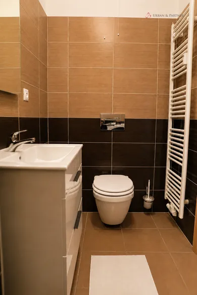 Na predaj 1-izbový byt, 37 m², Bratislava-Staré Mesto, Benediktiho