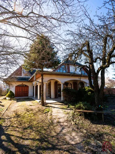 Domy na sprzedaż, 9-pokojowe, Michalovce · €299 000