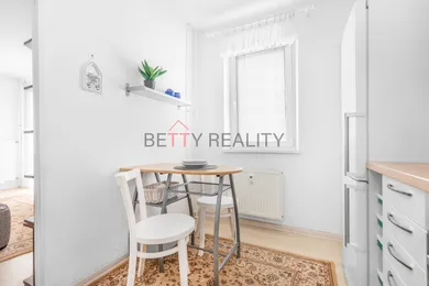 Na predaj 3-izbový byt, 61 m², Bratislava-Rača, Sadmelijská
