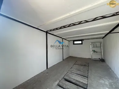 Na prenájom objekt, 18 m², Sereď, Poštová