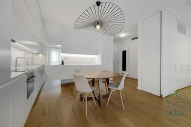 Na prenájom 2-izbový byt, 65 m², Bratislava-Staré Mesto, Cintorínska