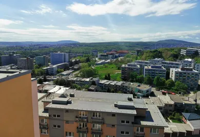 Na prenájom 3-izbový byt, 64 m², Bratislava-Nové Mesto, Rozvodná