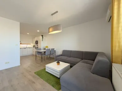 Mieszkania na wynajem, 2-pokojowe, Bratislava-Rača · €900