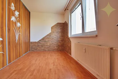 Na predaj 4-izbový byt, 86 m², Bratislava-Petržalka, Hálova