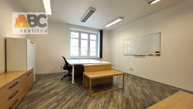 Na prenájom komerčné, 16 m², Zvolen, J. Jesenského