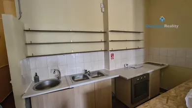 Lokale komercyjne na wynajem, Nitra · €500