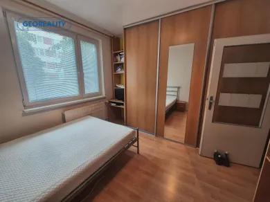 Na predaj 3-izbový byt, 64 m², Levice, Saratovská ul.