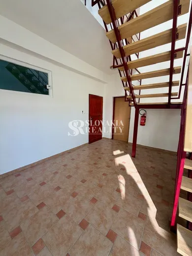 Na prenájom objekt, 17 m², Nitra, Novozámocká