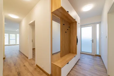 Na prenájom 4-izbový dom, 80 m², Tomášov, Veterná