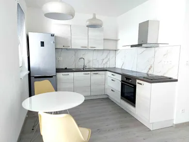 Mieszkania na wynajem, 2-pokojowe, Bratislava-Ružinov · €700