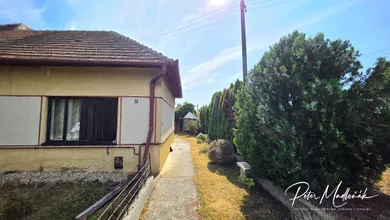 Na predaj 5-izbový dom, 200 m², Komjatice, Slovenská
