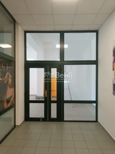Na prenájom komerčné v Topoľčany · €1 000 · Novostavba