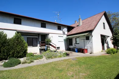 Дома на продажу, 8-комнатные, Veľký Meder · €175 000