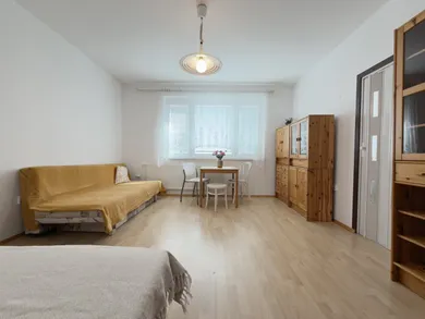 Na prenájom 1-izbový byt, 34 m², Bratislava-Devínska Nová Ves