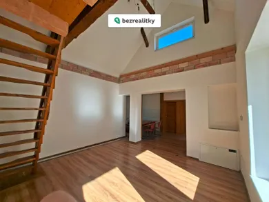 Na predaj 5-izbový dom, 108 m², Šoporňa