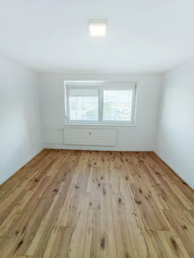 Na prenájom 3-izbový byt, 76 m², Dunajská Streda, Nám. priateľstva