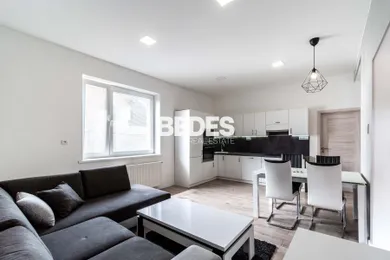 Квартири в оренду, 3-кімнатні, Prievidza · €660
