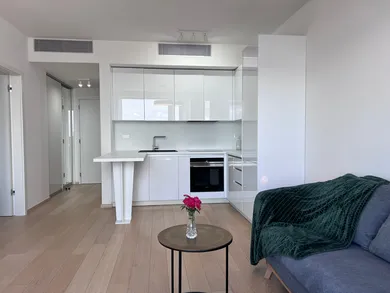 Na predaj 2-izbový byt, 55 m², Bratislava-Staré Mesto, Továrenská