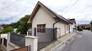 Будинки на продаж, 4-кімнатні, Banská Bystrica · €329 000