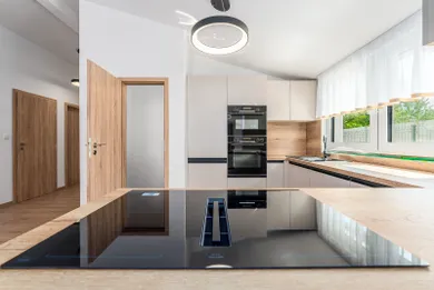 Na predaj dom, 98 m², Bratislava-Ružinov, Komárňanská