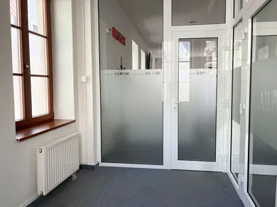 Na prenájom komerčné, 8 m², Banská Bystrica, Námestie Štefana Moyzesa