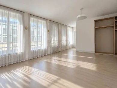 Na prenájom 3-izbový byt, 222 m², Bratislava-Staré Mesto, Gorkého