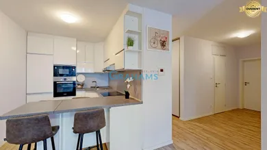 Na prenájom 3-izbový byt, 72 m², Bratislava-Nové Mesto, Nobelova