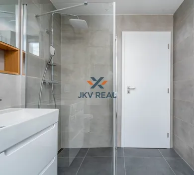 Na predaj 2-izbový byt, 41 m², Bratislava-Dúbravka, dúbravka